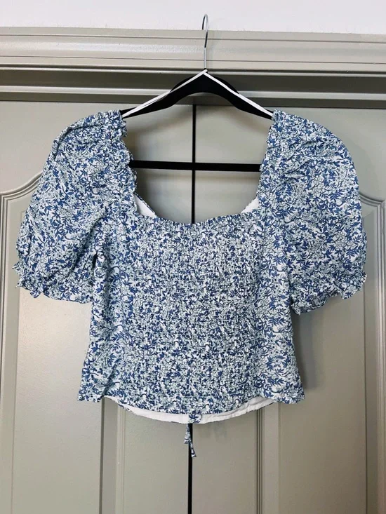 ASTR The Label Blue Floral Puff Sleeve Crop Top Cottagecore Tie Front Medium - Picture 4 of 7